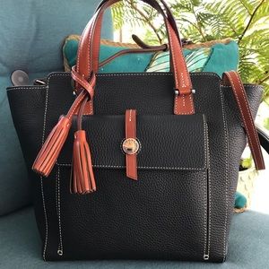 SOLD Dooney & Bourke North South Shopper